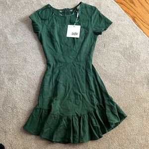 Green Selfie Leslie dress